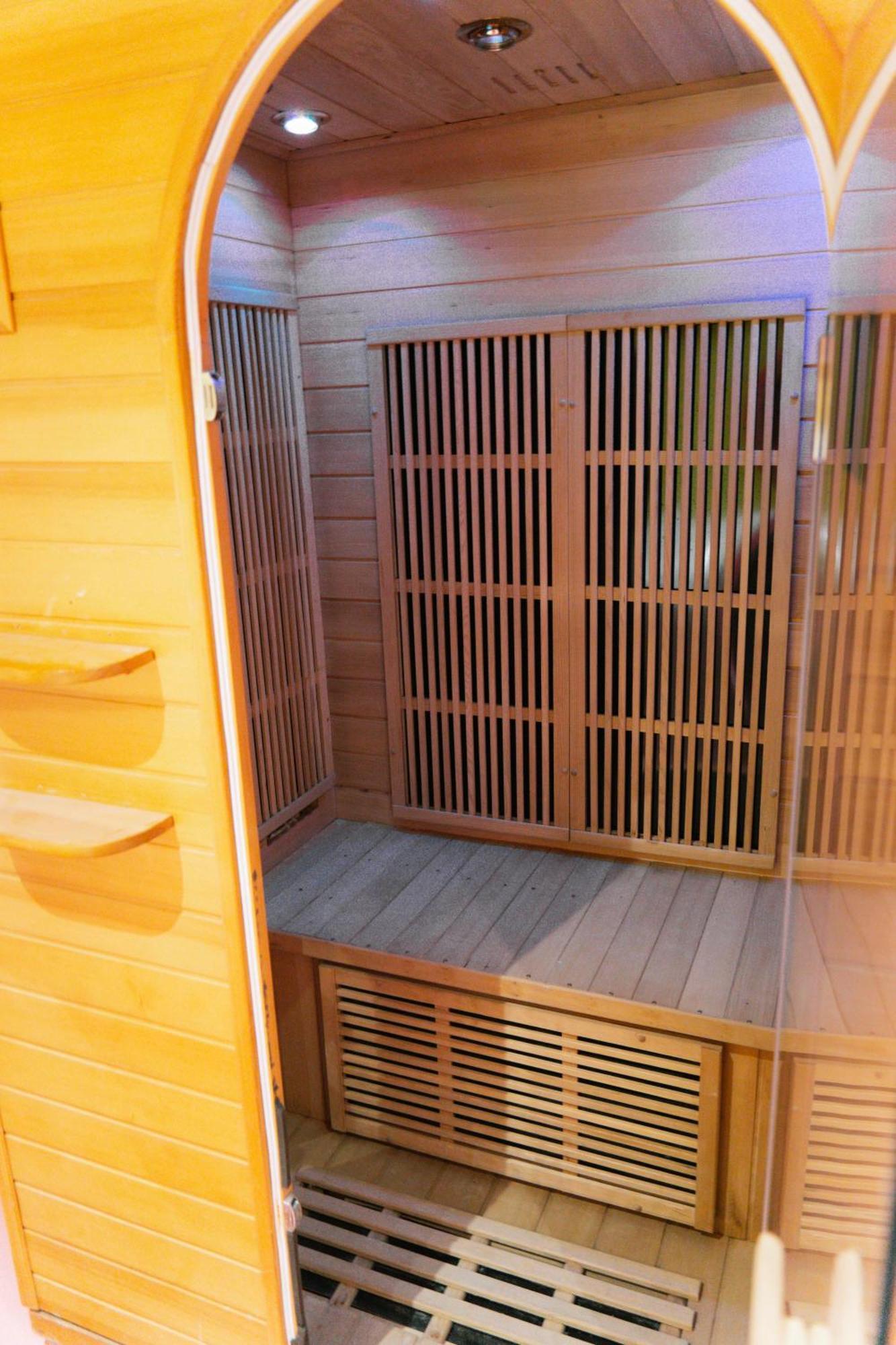 Capsule Girl Power Spa - Balneo - Sauna - Karaoke - Billard - 2 Chambres Charleroi Luaran gambar