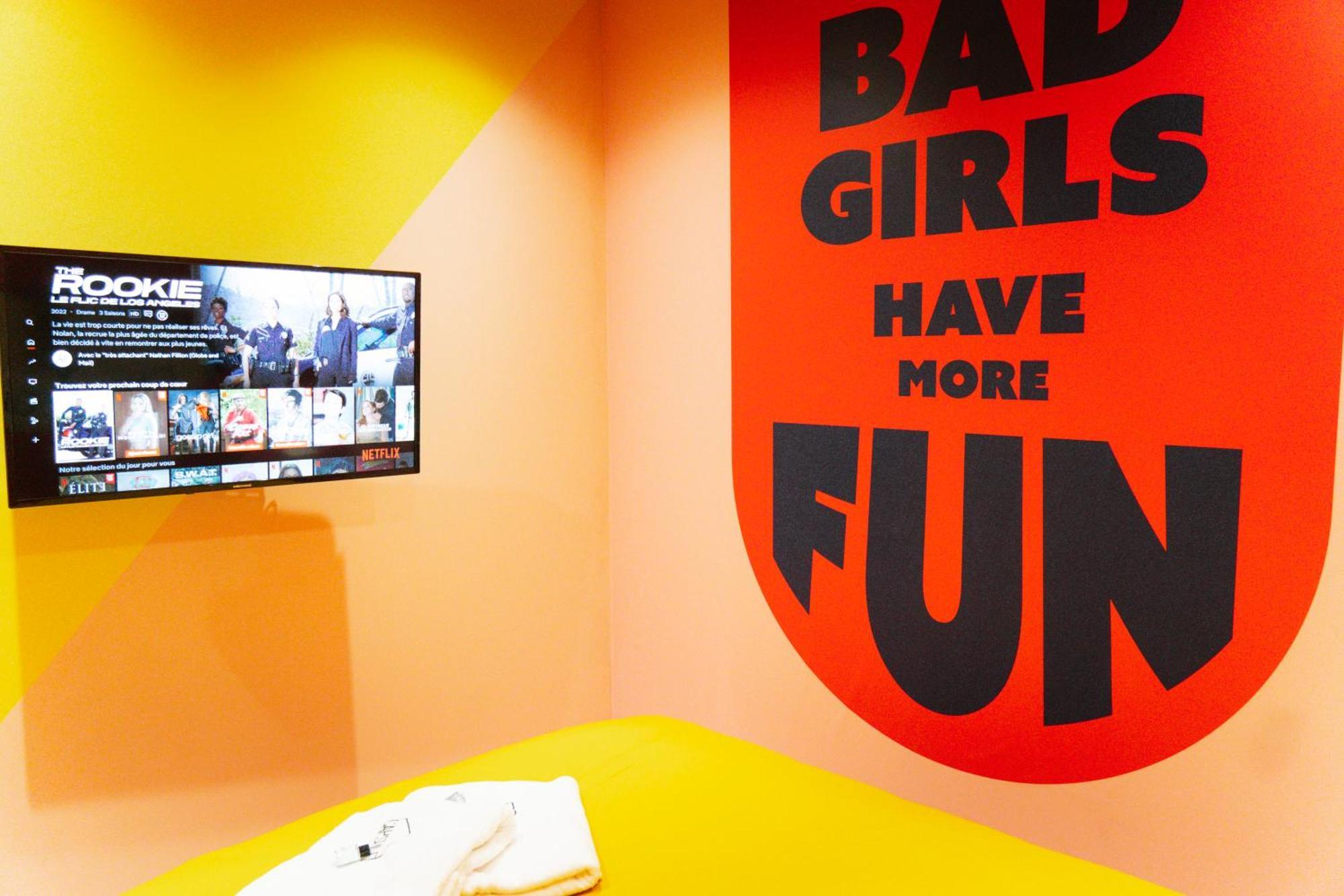Capsule Girl Power Spa - Balneo - Sauna - Karaoke - Billard - 2 Chambres Charleroi Luaran gambar