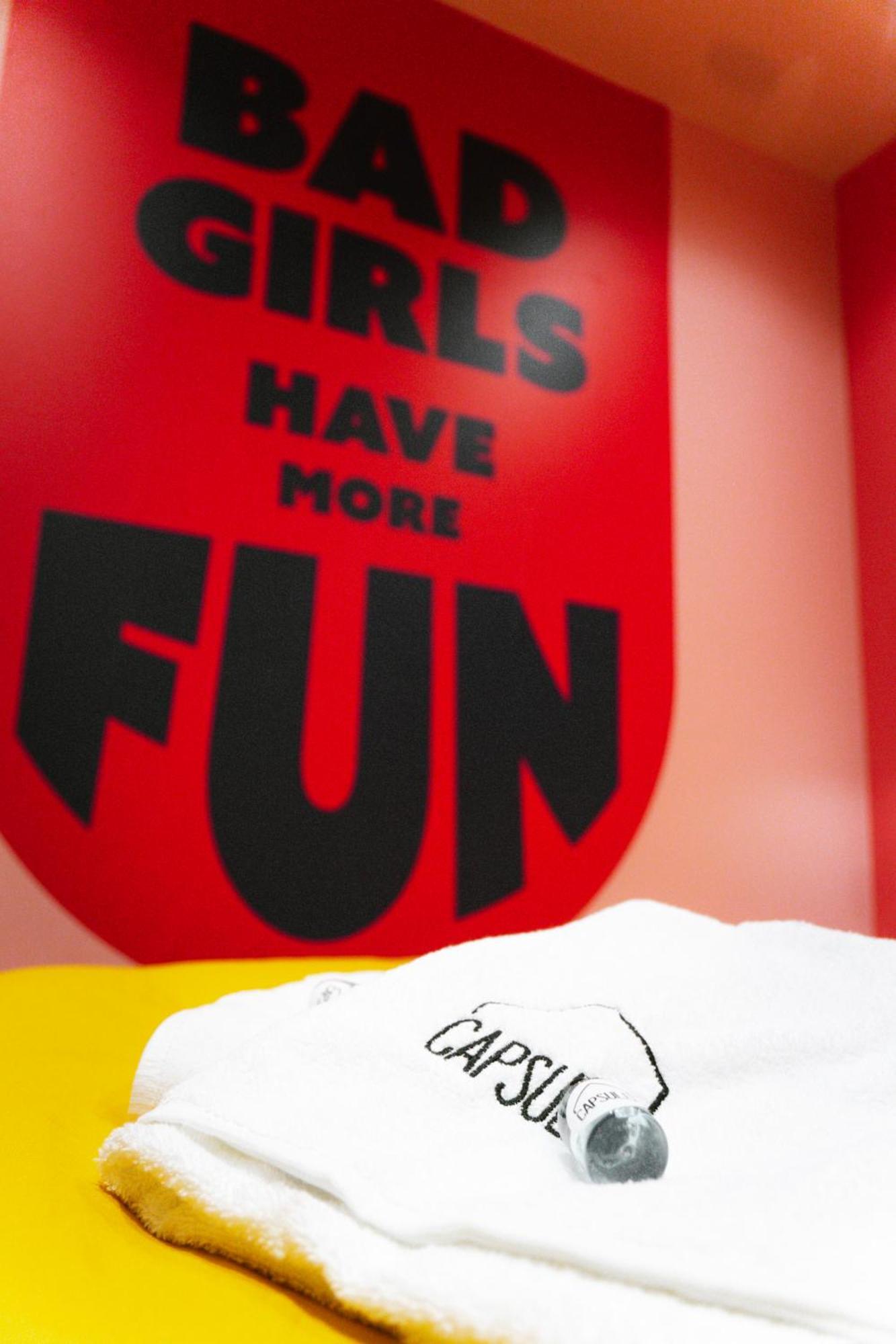 Capsule Girl Power Spa - Balneo - Sauna - Karaoke - Billard - 2 Chambres Charleroi Luaran gambar