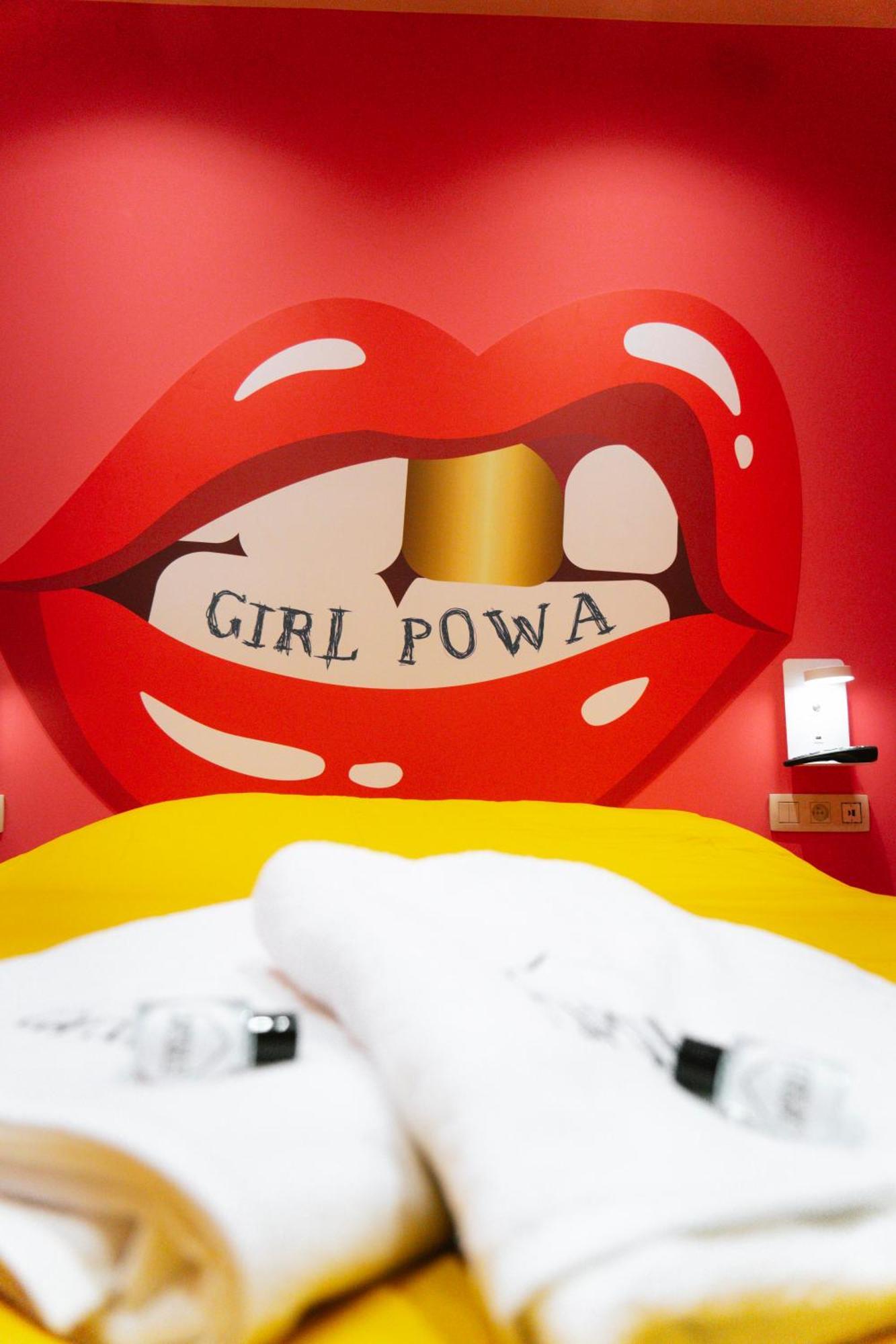 Capsule Girl Power Spa - Balneo - Sauna - Karaoke - Billard - 2 Chambres Charleroi Luaran gambar