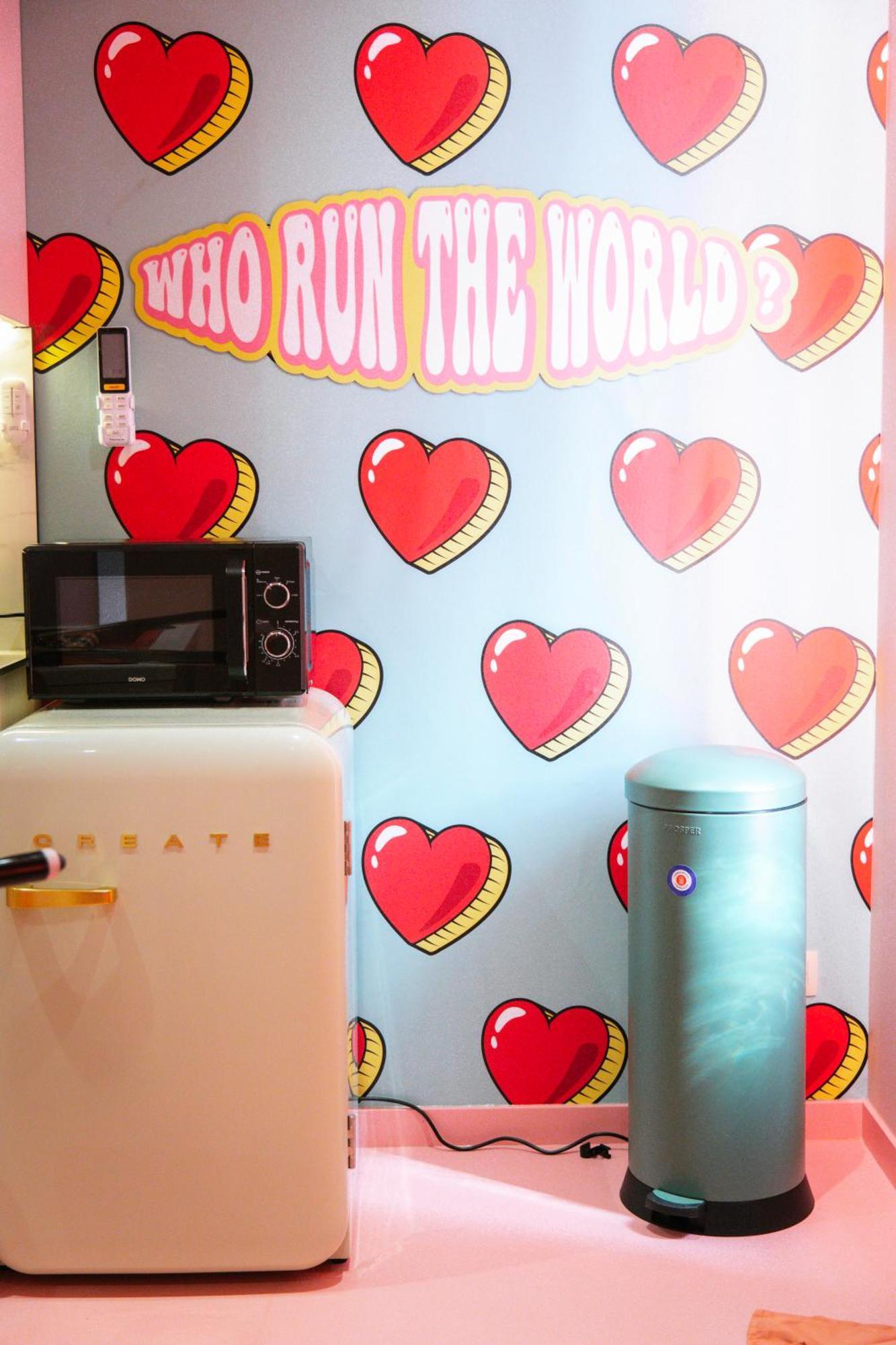 Capsule Girl Power Spa - Balneo - Sauna - Karaoke - Billard - 2 Chambres Charleroi Luaran gambar