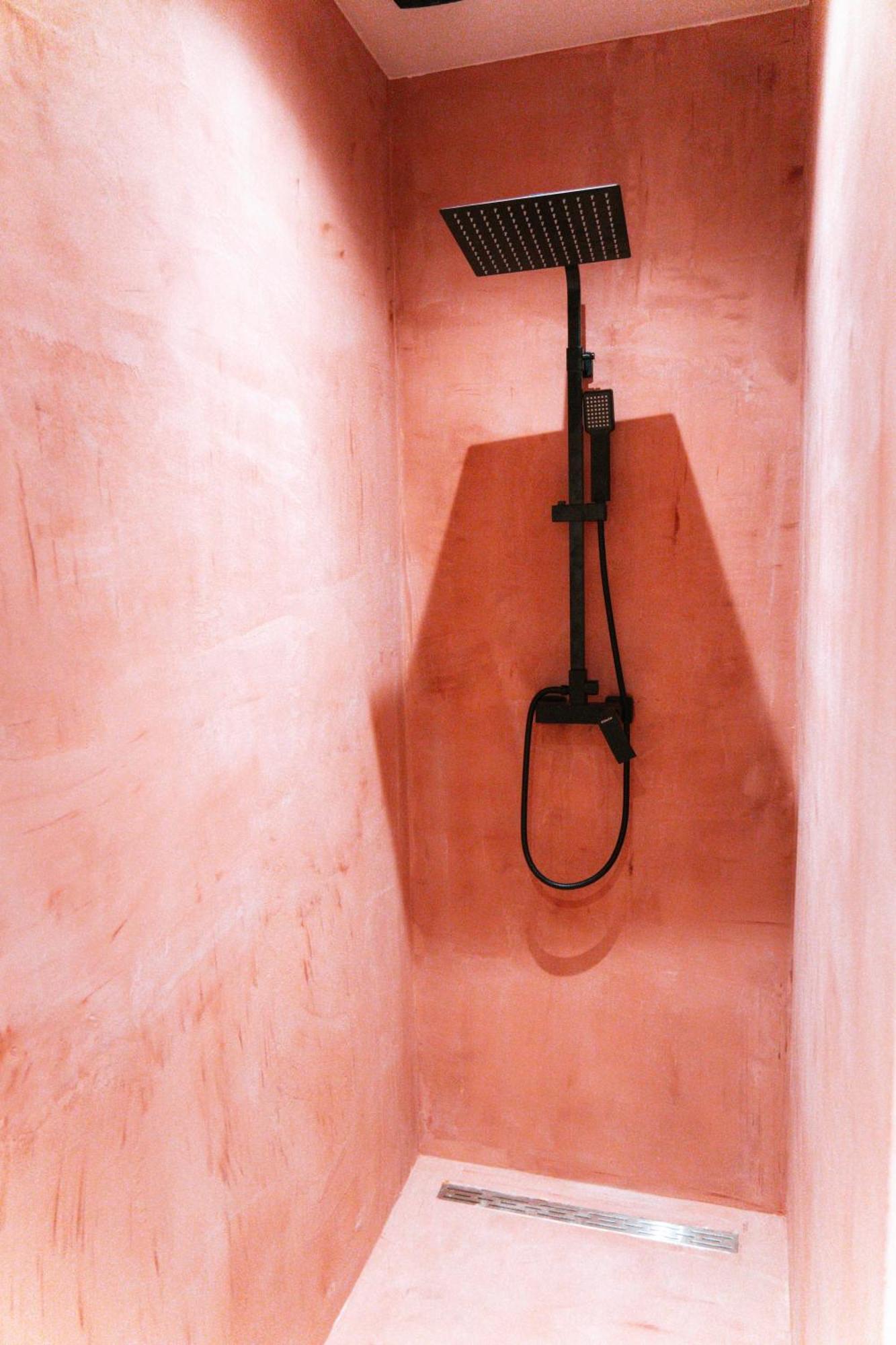 Capsule Girl Power Spa - Balneo - Sauna - Karaoke - Billard - 2 Chambres Charleroi Luaran gambar